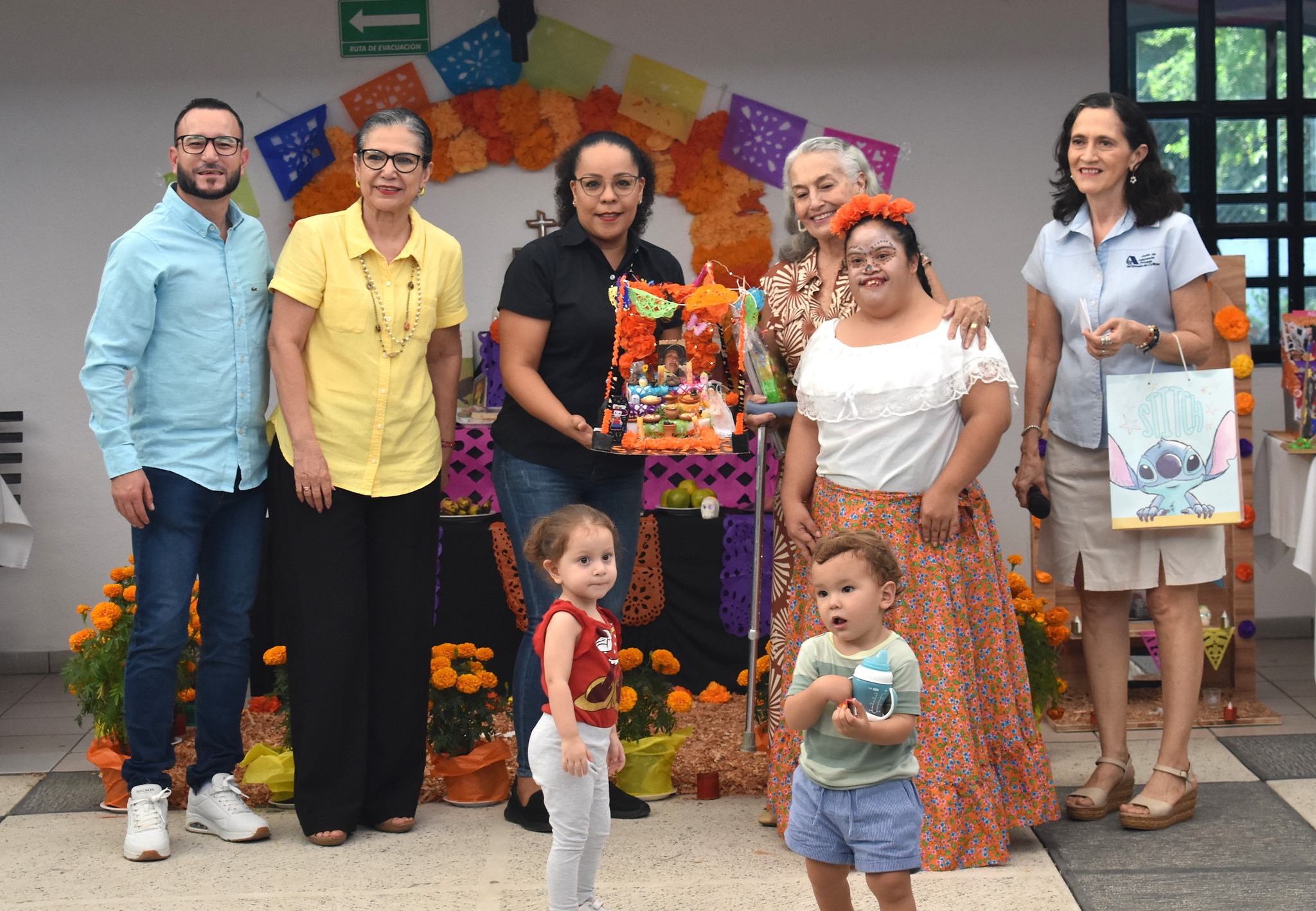 PRESENTES EN FESTIVAL DE DÍA DE MUERTOS EN INSTITUTO DOWN COLIMA