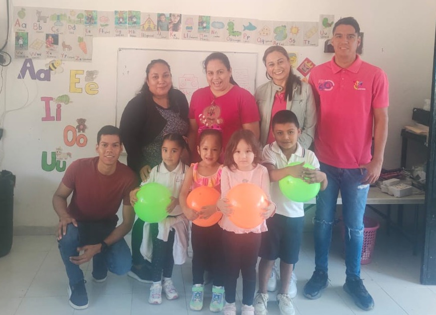 LLEGA VAGÓN NAVIDEÑO A JARDÍN DE NIÑOS EN EL MIXCOATE