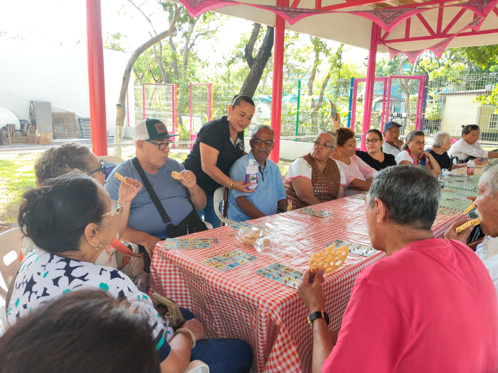 LLEGA VAGÓN NAVIDEÑO A CASA DIF CENTRO
