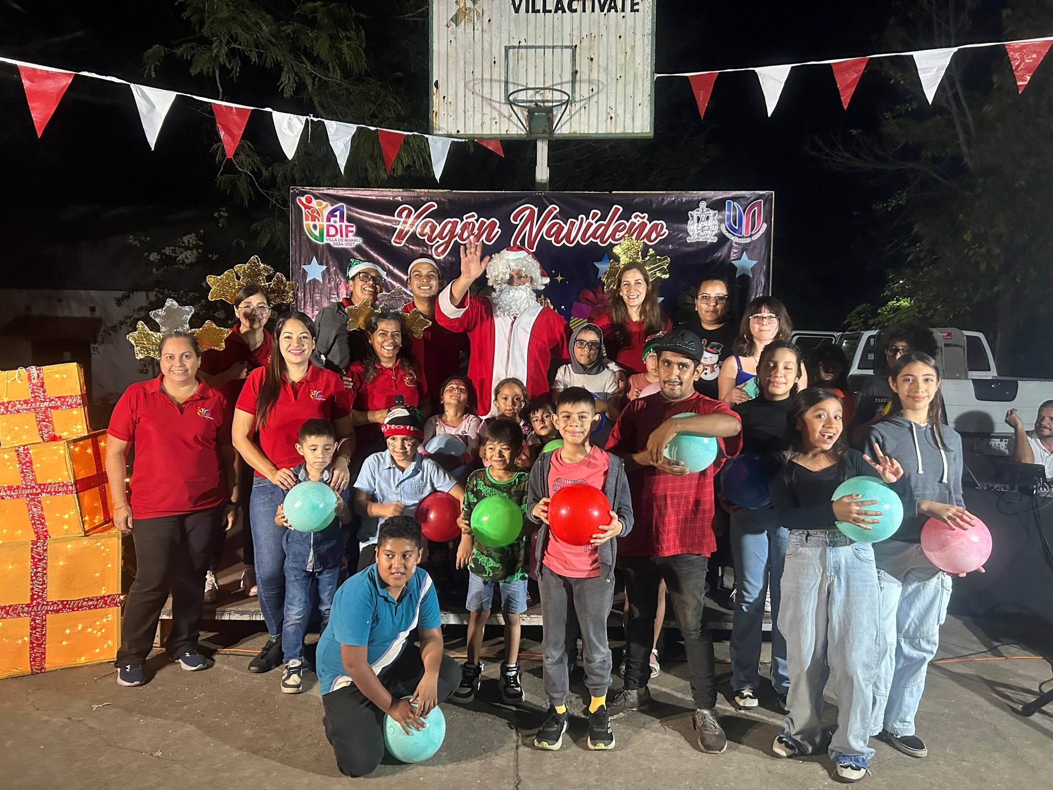 LLEGA VAGÓN NAVIDEÑO A COMUNIDAD EL CHIVATO