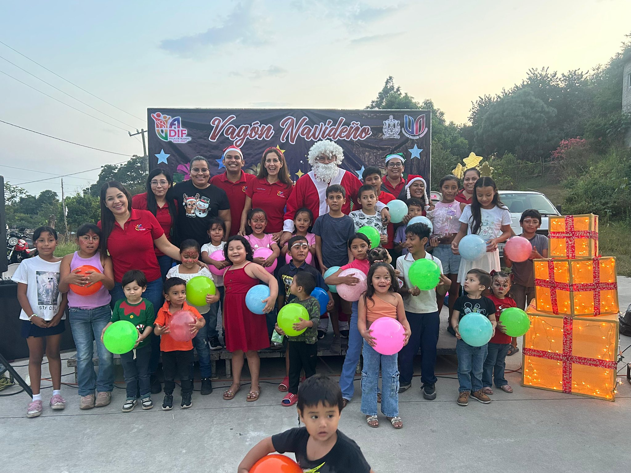 LLEGA VAGÓN NAVIDEÑO A COMUNIDAD DE JOYITAS